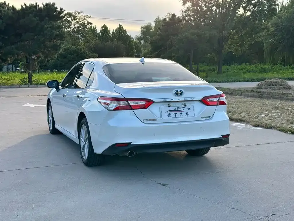 Toyota Camry — фото 10