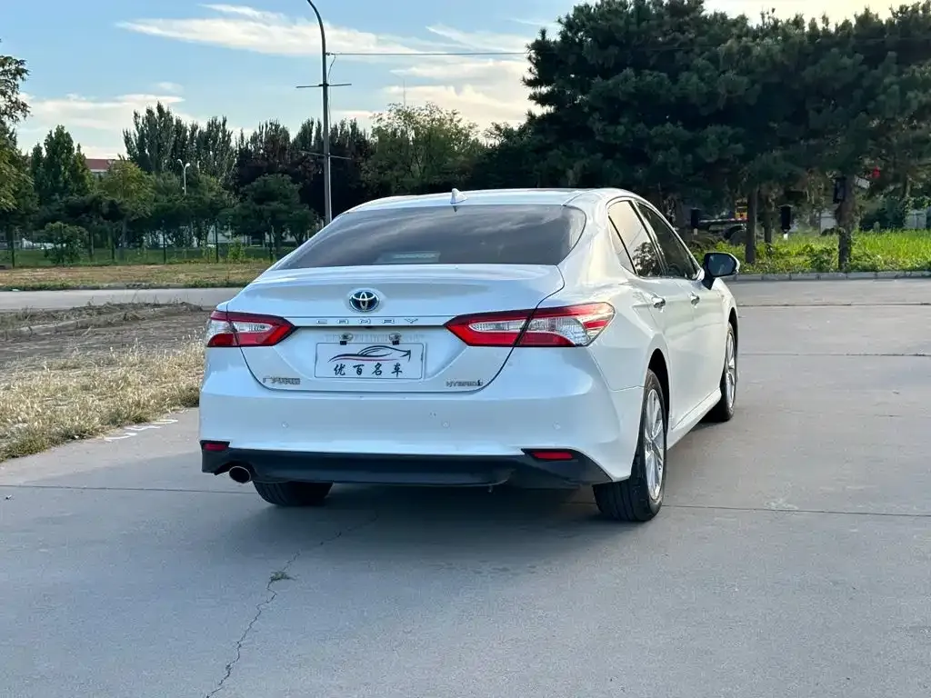 Toyota Camry — фото 5