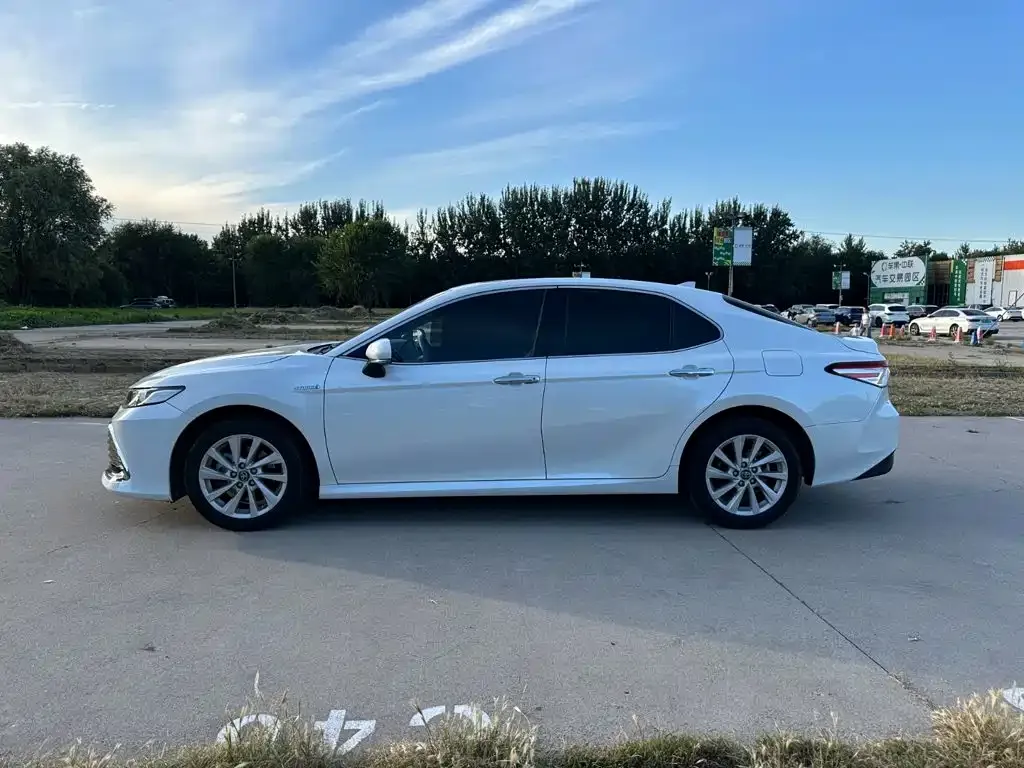 Toyota Camry — фото 6