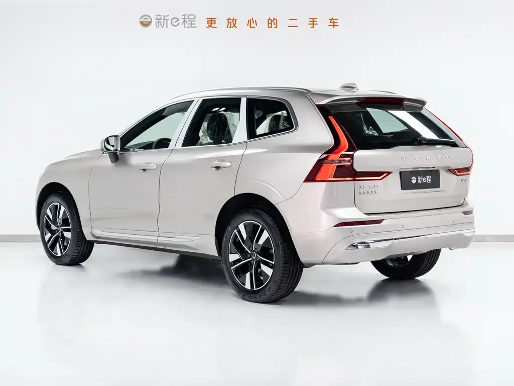 Volvo XC60 — фото 8