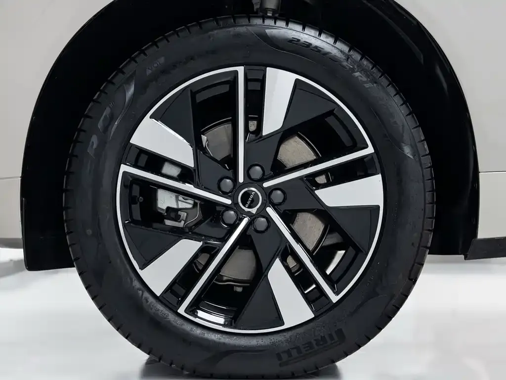 Volvo XC60 — фото 2
