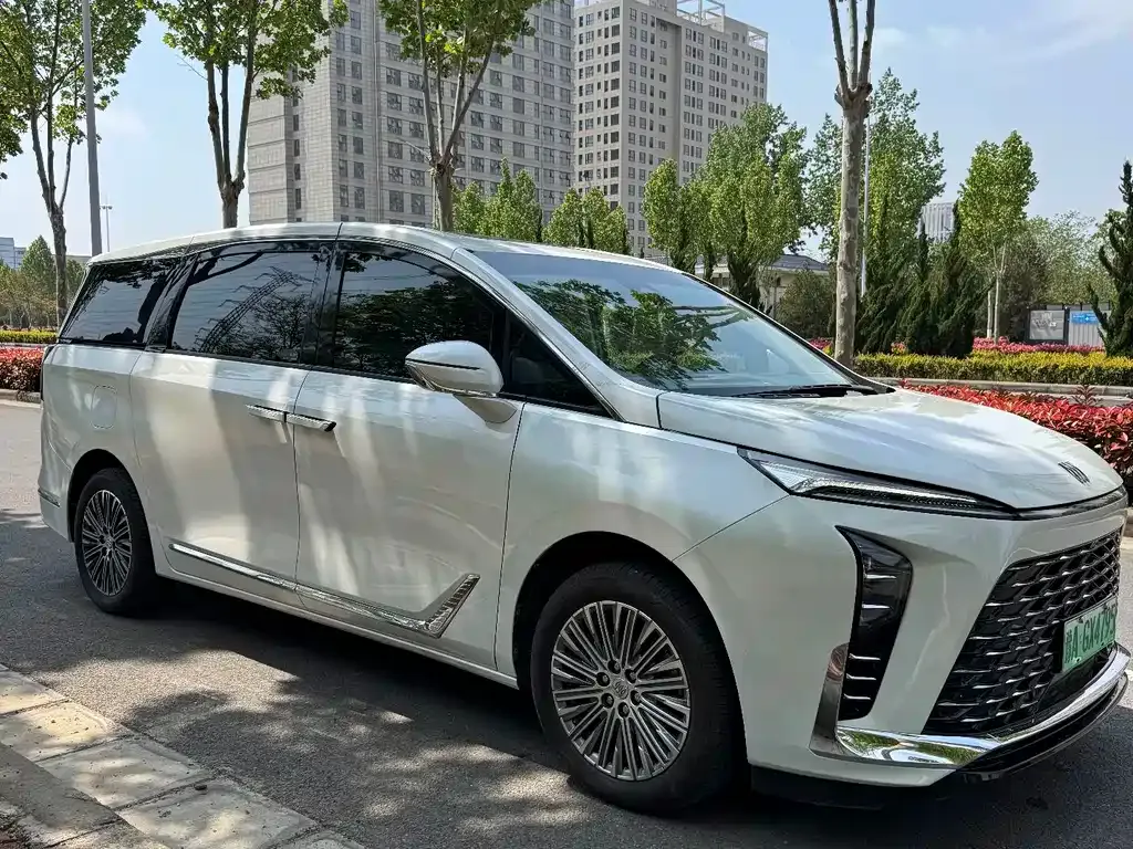 Buick GL8 Hybrid — фото 4
