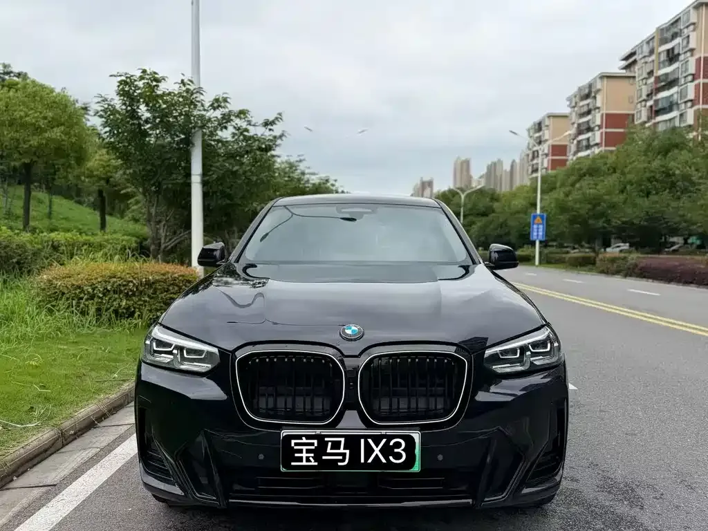 BMW iX3 — фото 9