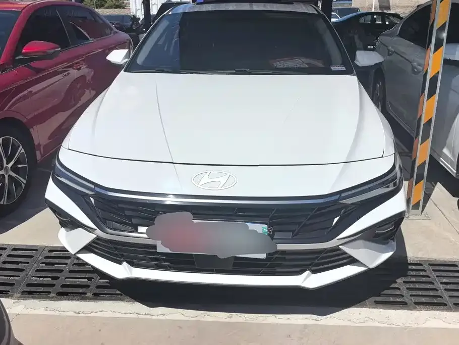 Hyundai Elantra — фото 6