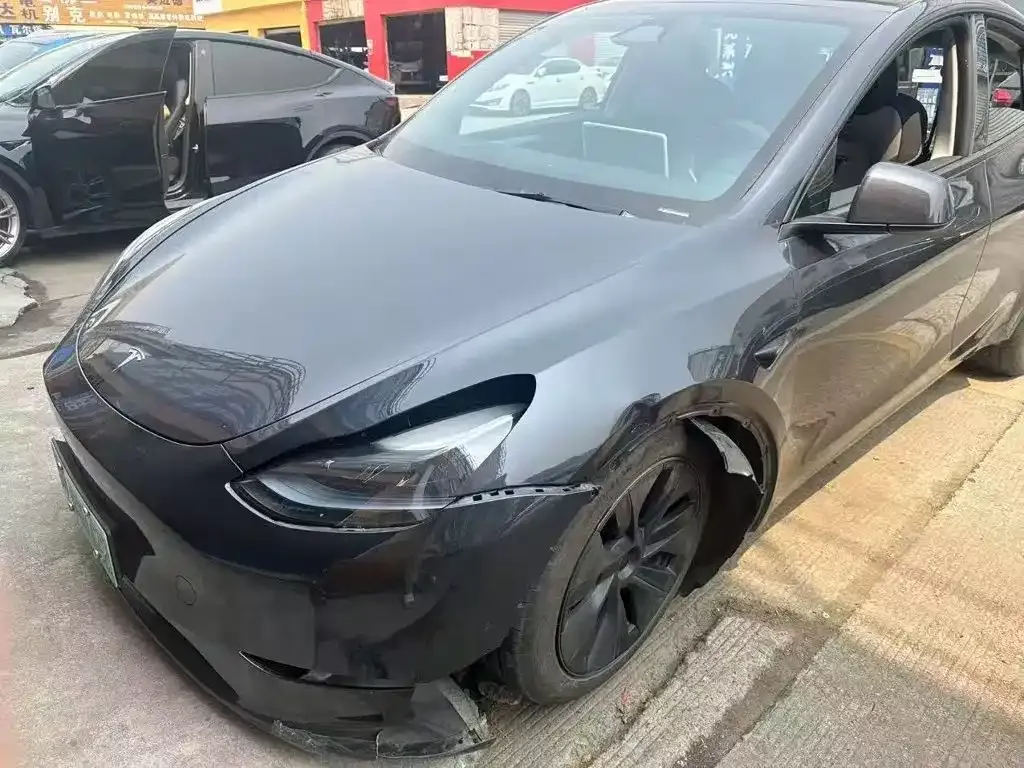 Tesla Model Y — фото 6