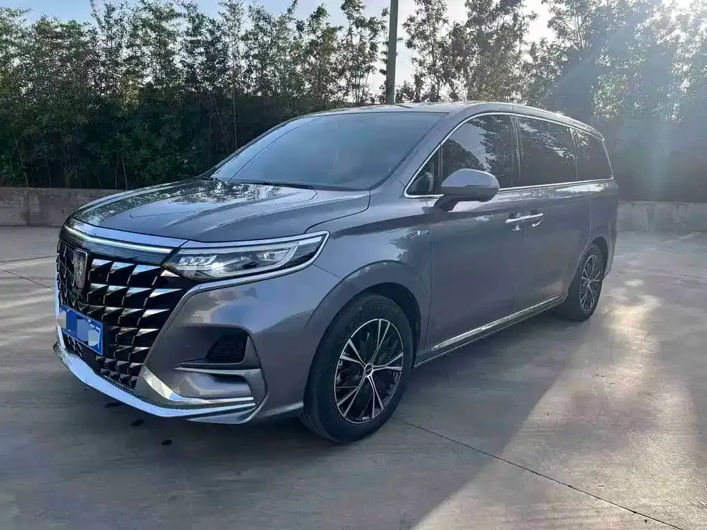 Roewe iMAX8 — фото 1