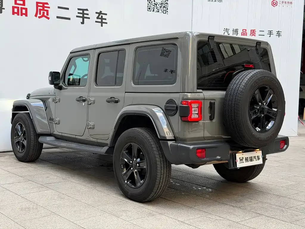 Jeep Wrangler — фото 7