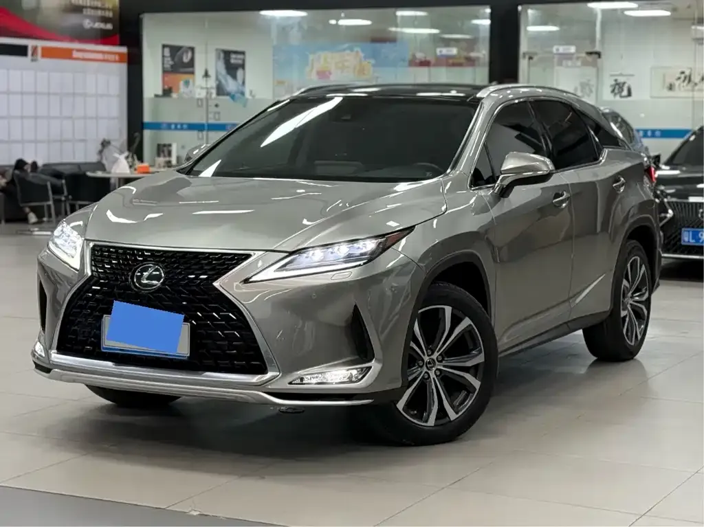 Lexus RX — фото 1
