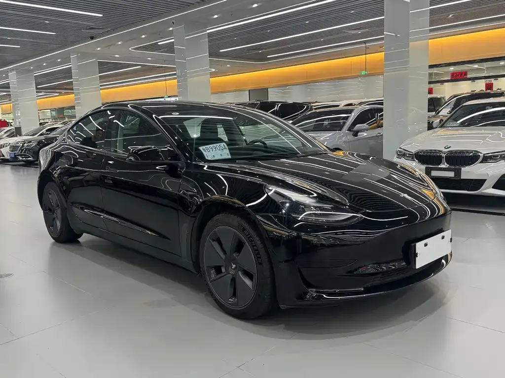 Tesla Model 3 — фото 9
