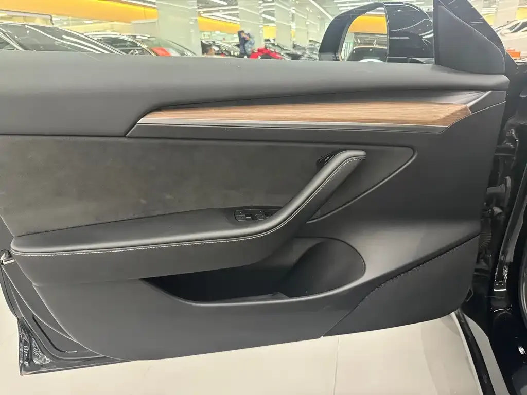 Tesla Model 3 — фото 10