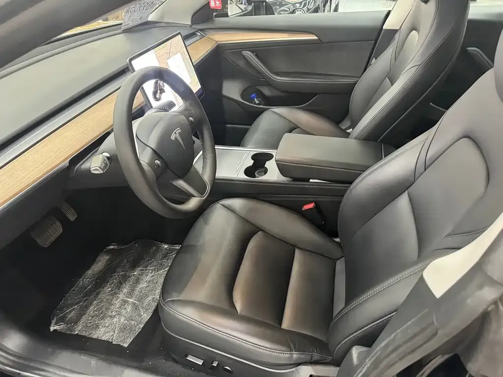 Tesla Model 3 — фото 4
