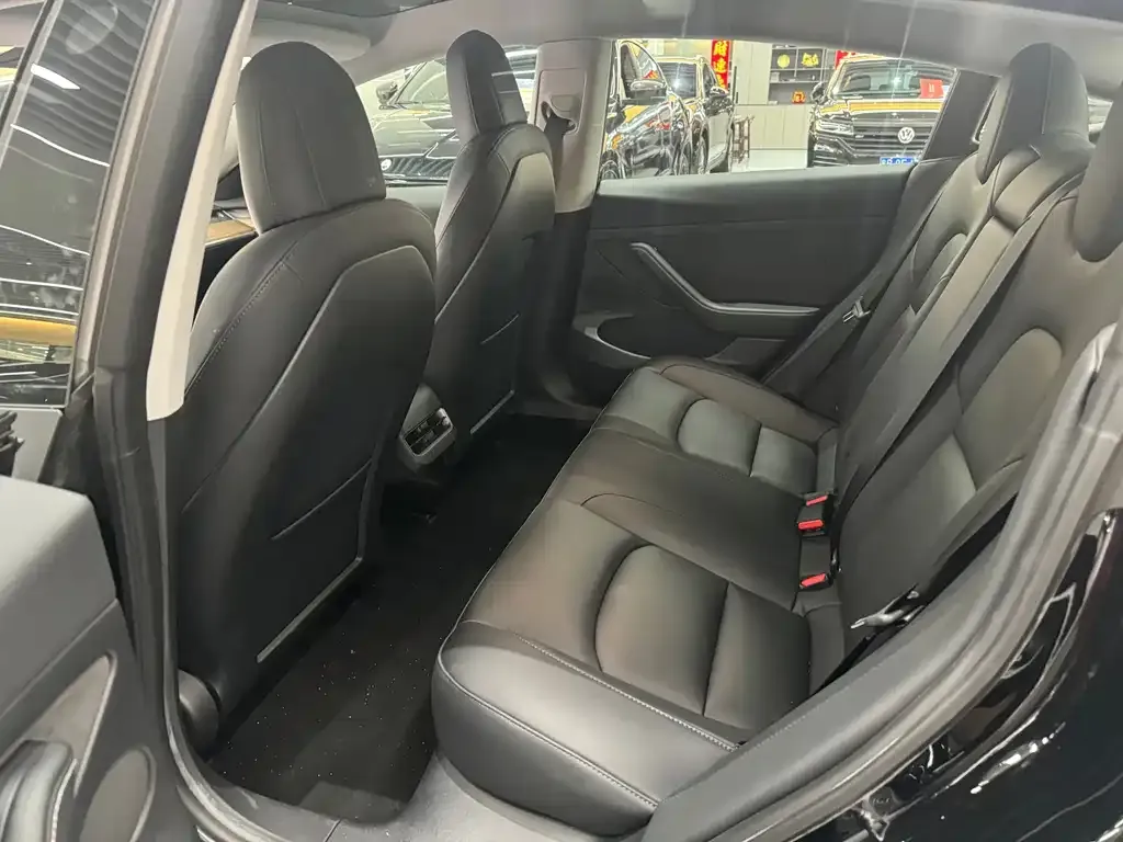 Tesla Model 3 — фото 2