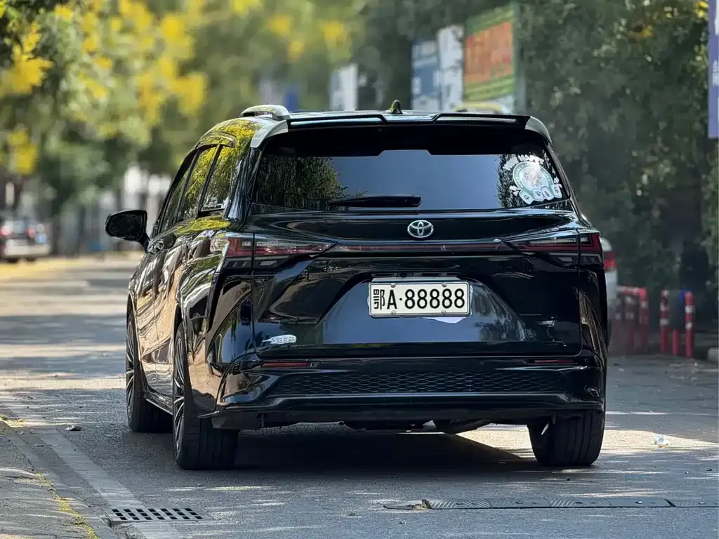 Toyota Granvia — фото 4