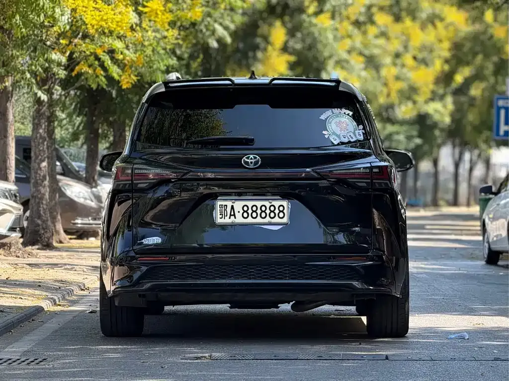 Toyota Granvia — фото 6