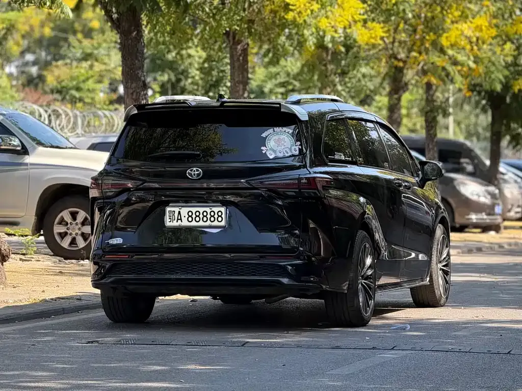 Toyota Granvia — фото 9