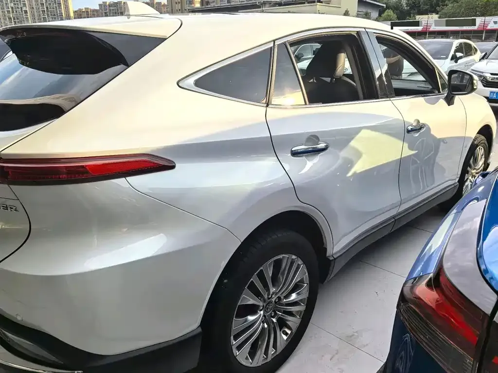 Toyota Harrier — фото 4