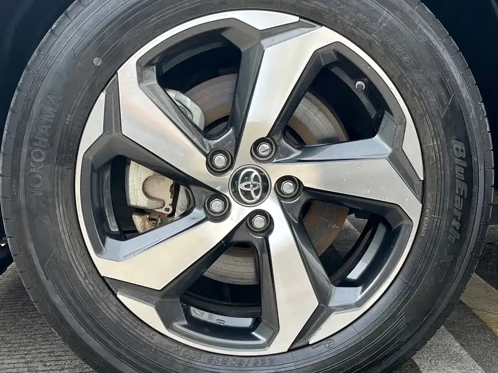 Toyota RAV4 Prime — фото 7