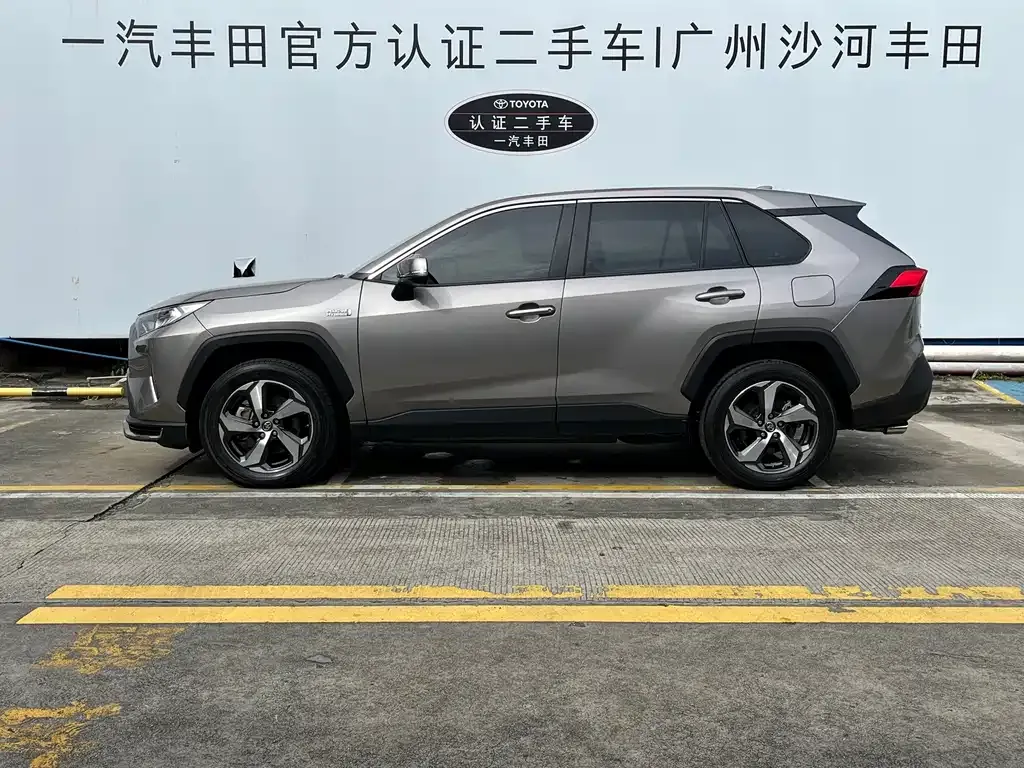 Toyota RAV4 Prime — фото 10