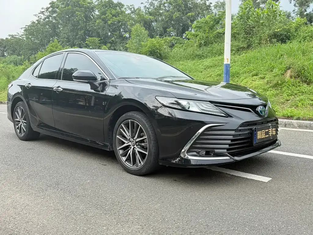Toyota Camry — фото 4