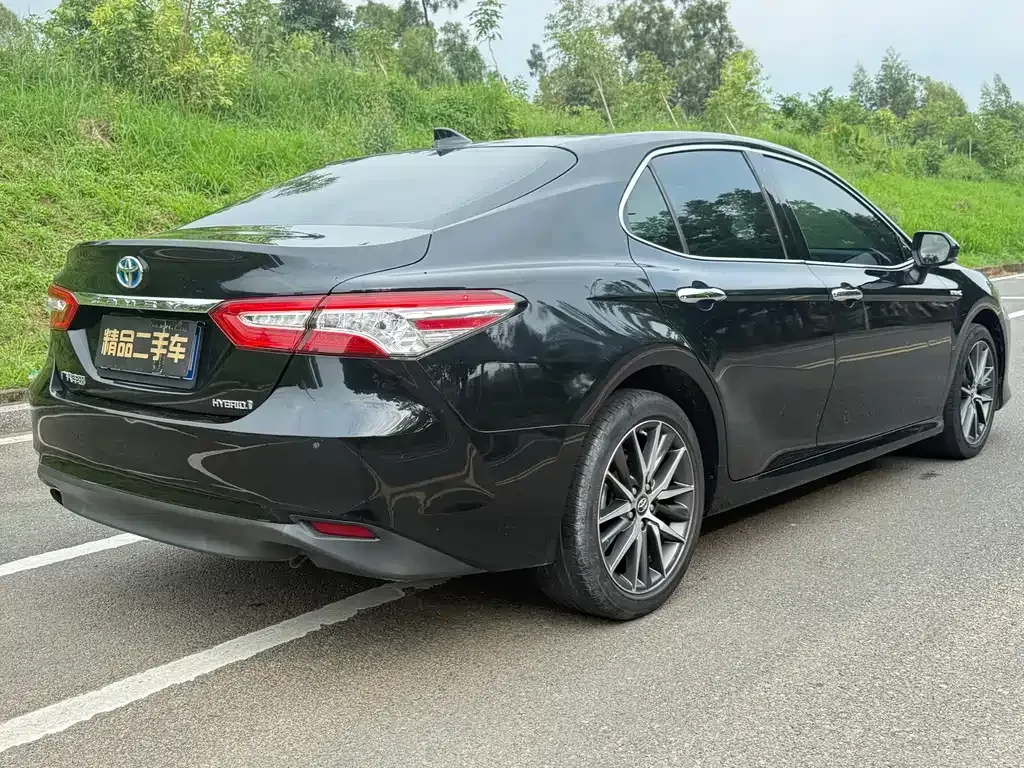 Toyota Camry — фото 10