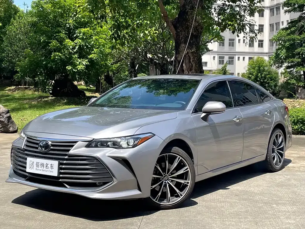 Toyota Avalon — фото 1