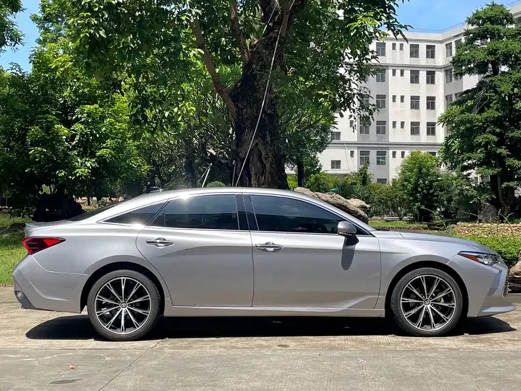 Toyota Avalon — фото 10