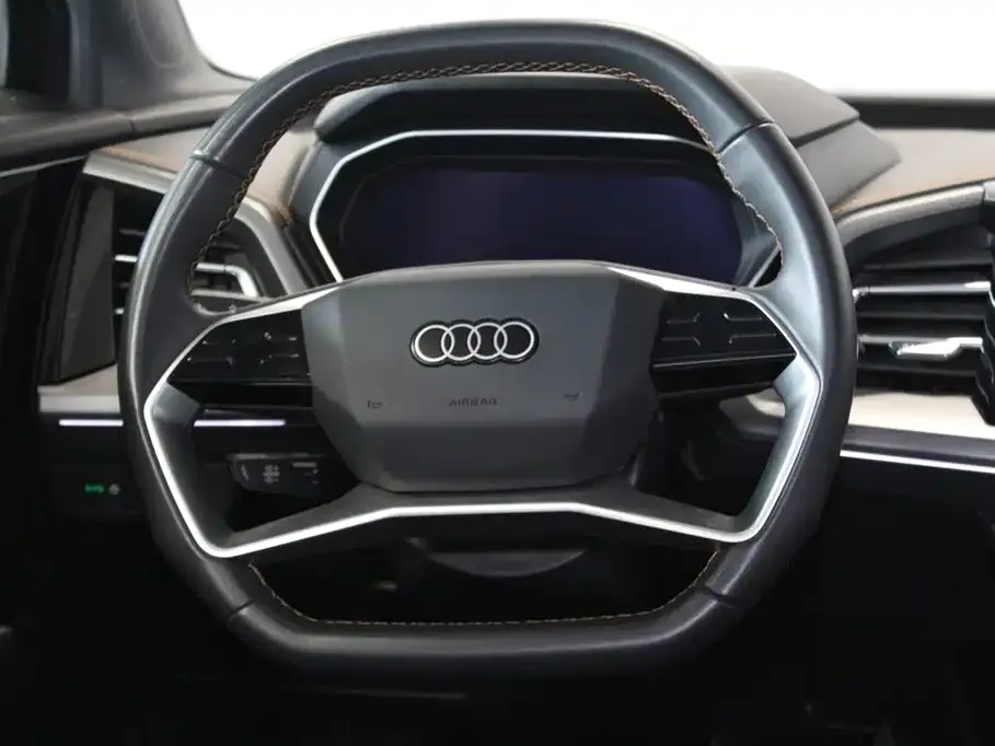 Audi Q4 e-tron — фото 10