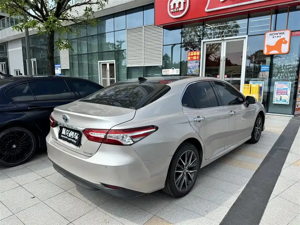 Toyota Camry — фото 9