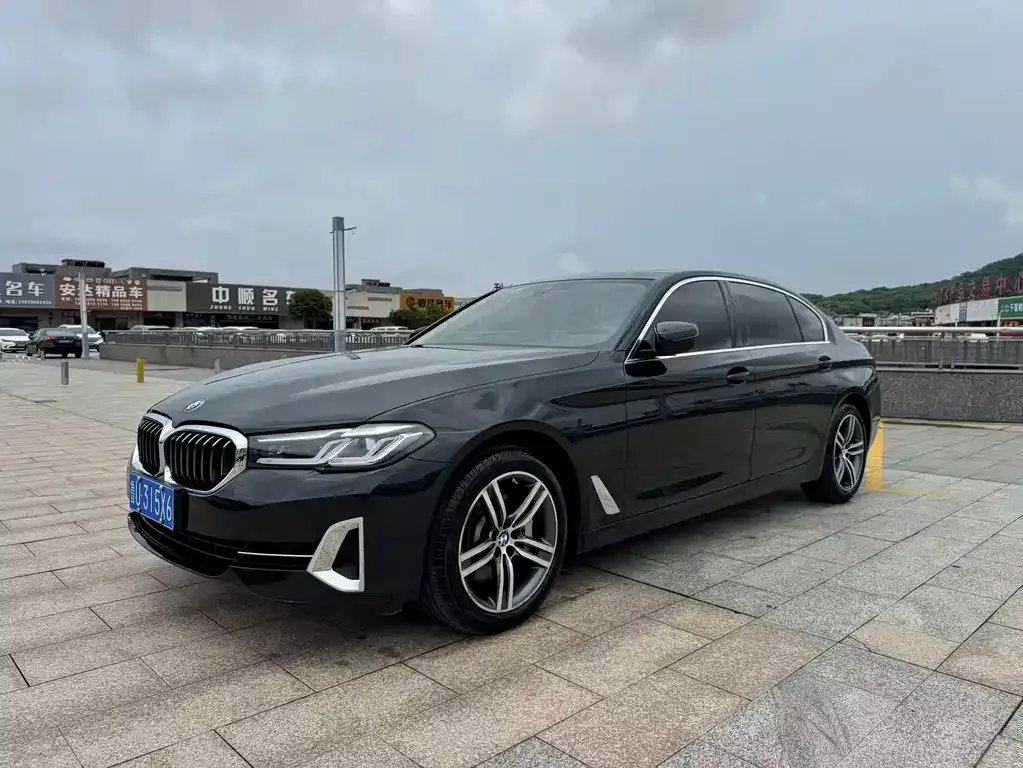 BMW 5 Series — фото 1