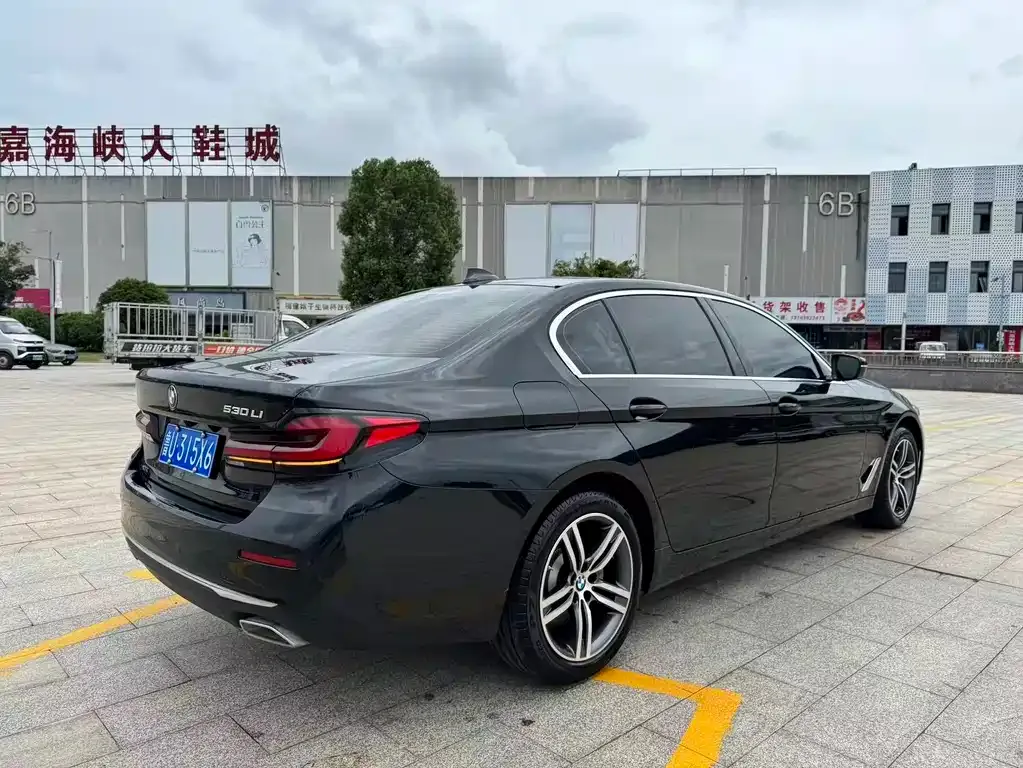BMW 5 Series — фото 2