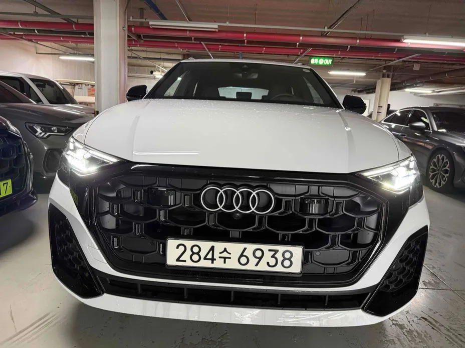 Audi Q8 — фото 1