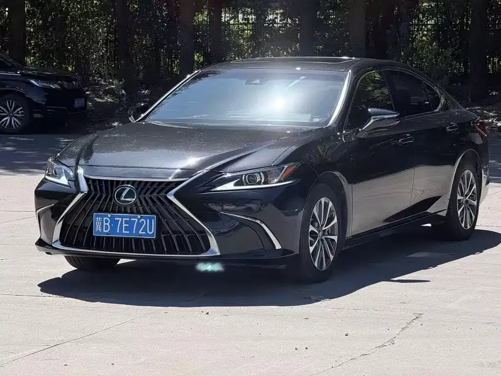 Lexus ES — фото 1