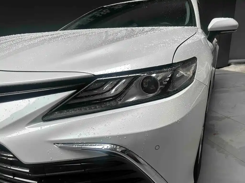 Toyota Camry — фото 3