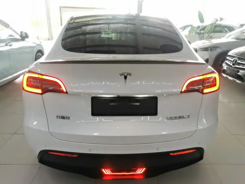 Tesla Model Y — фото 4