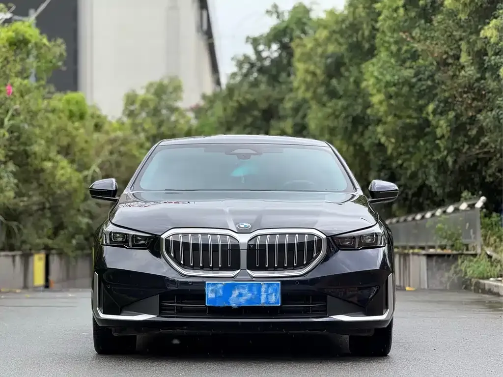BMW 5 Series — фото 5