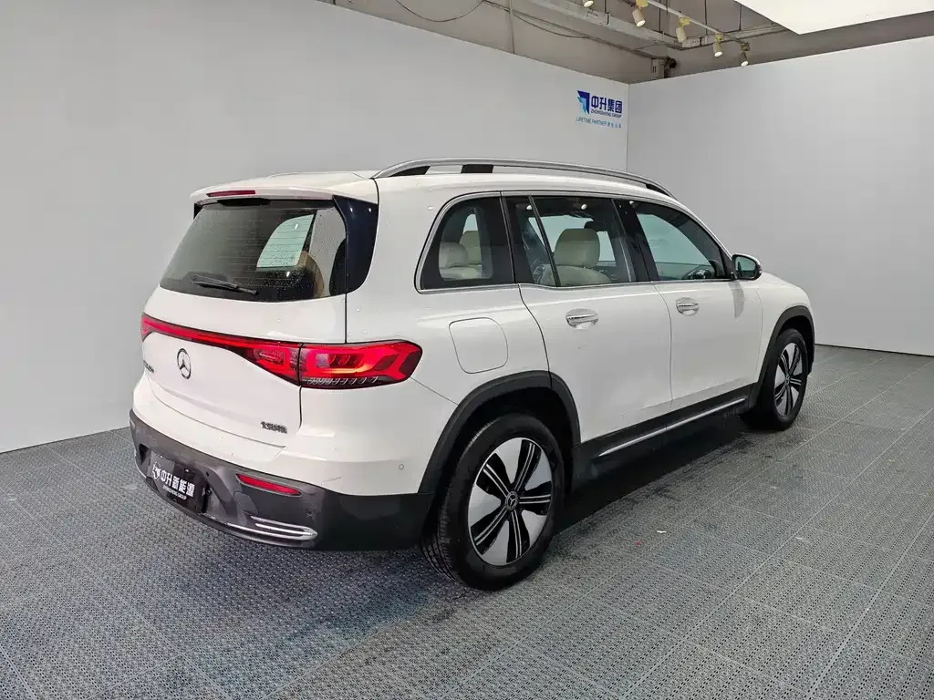 Mercedes-Benz EQB — фото 10