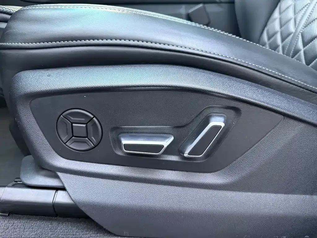 Audi SQ7 — фото 10
