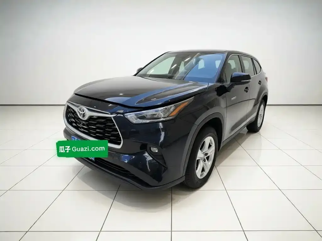 Toyota Highlander — фото 1