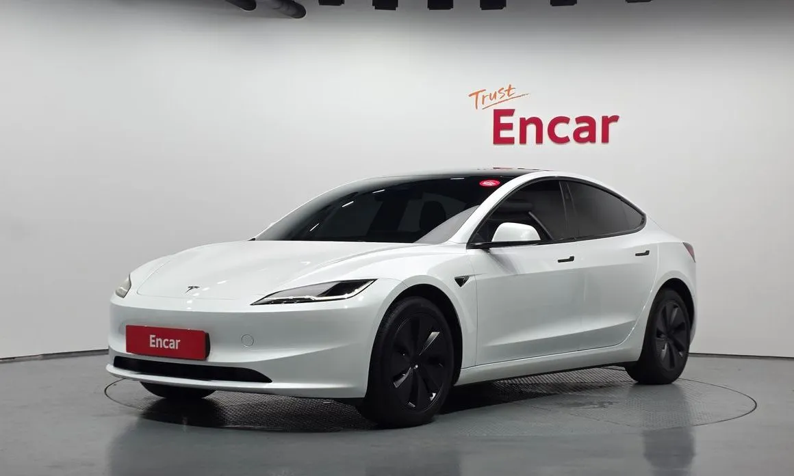 Tesla Model 3 — фото 1
