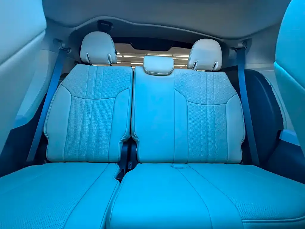 Toyota Sienna — фото 8