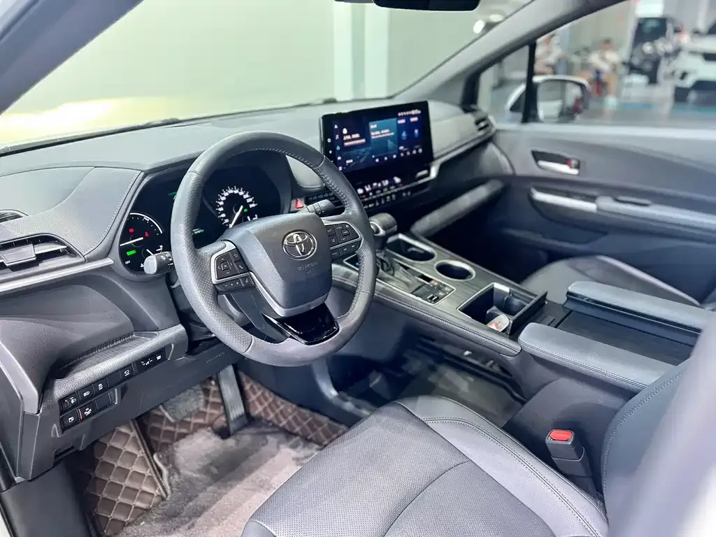 Toyota Sienna — фото 5