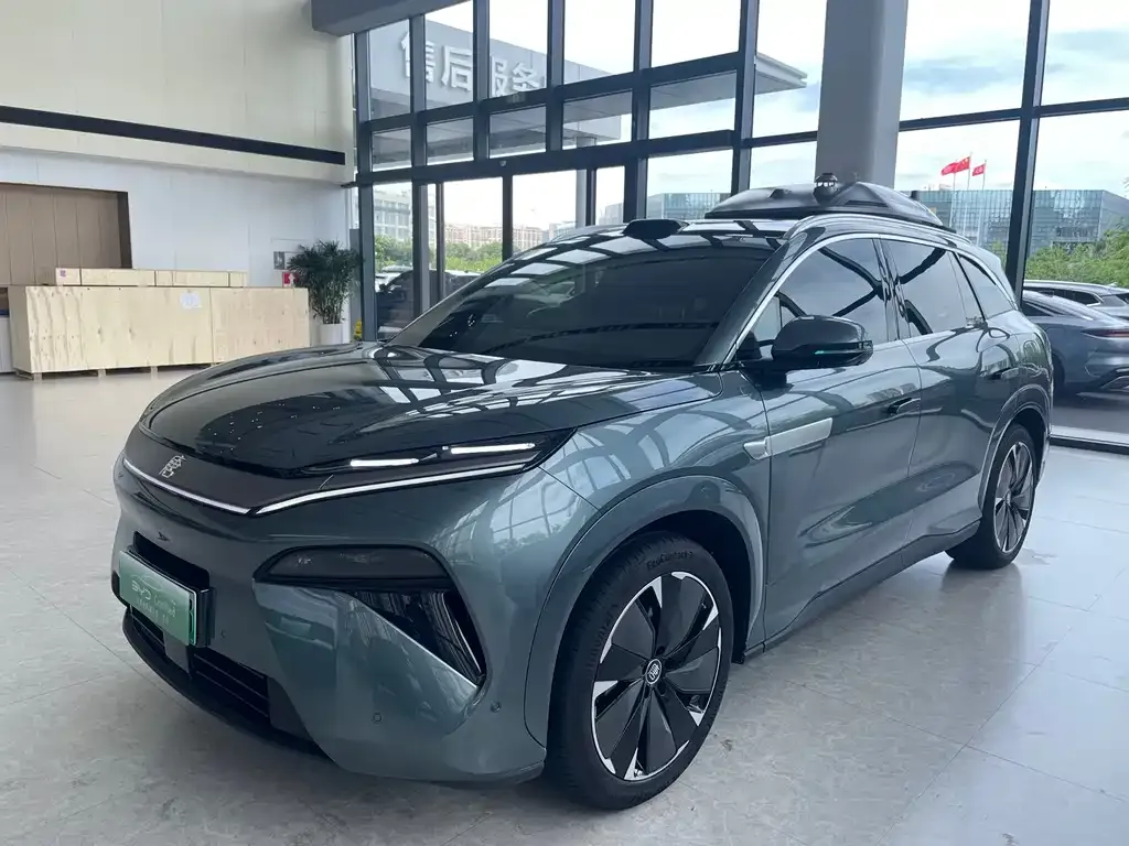 BYD Tang L — фото 1