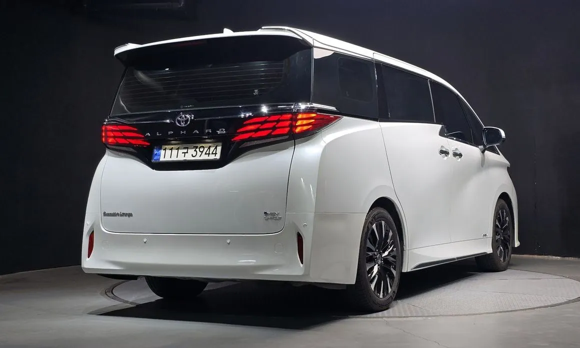 Toyota Alphard — фото 9