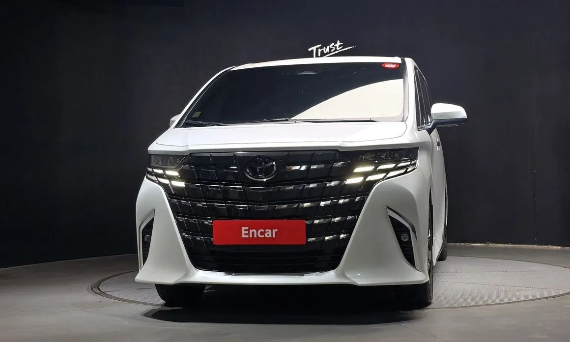 Toyota Alphard — фото 2