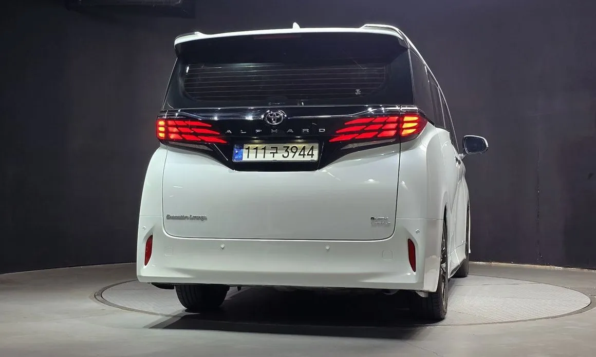 Toyota Alphard — фото 7