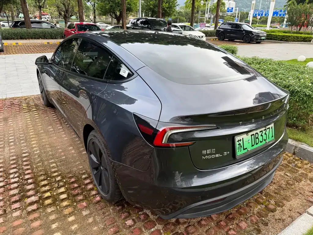 Tesla Model 3 — фото 5