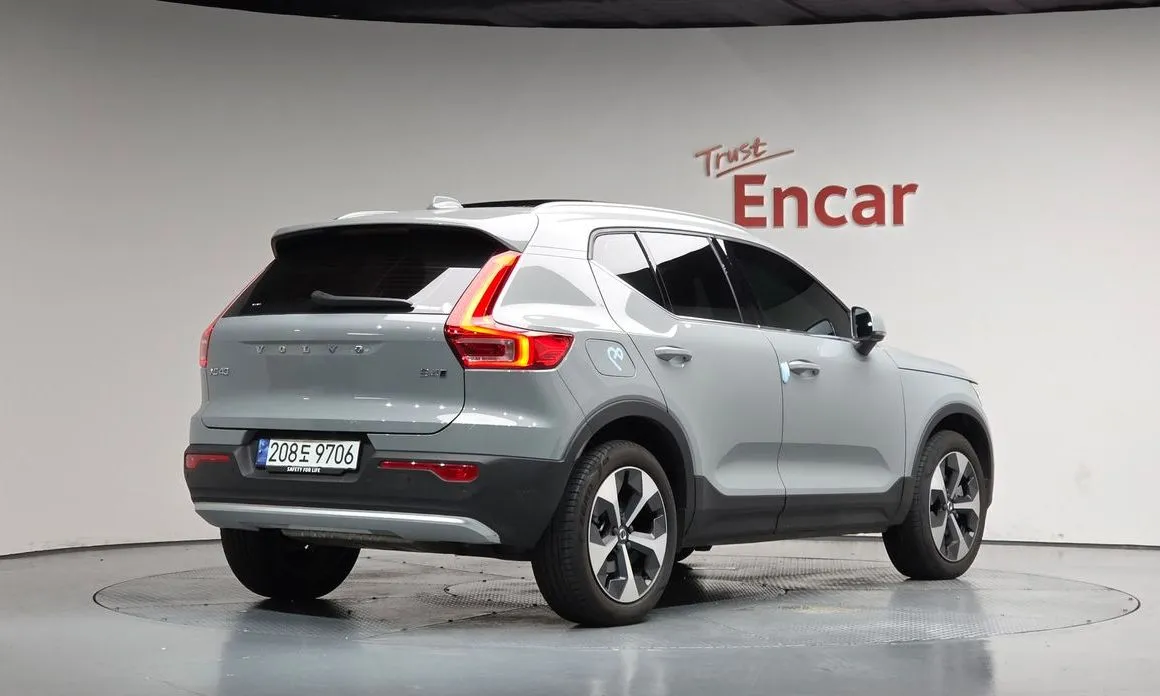 Volvo XC40 — фото 4