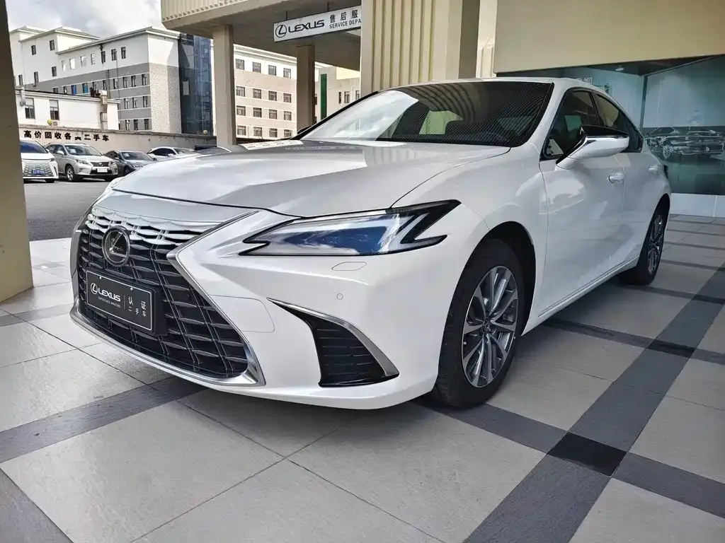 Lexus ES — фото 1
