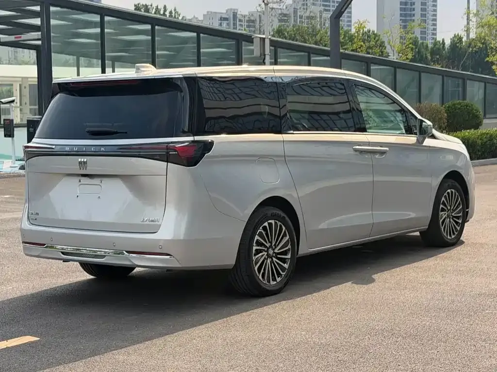 Buick GL8 Hybrid — фото 3