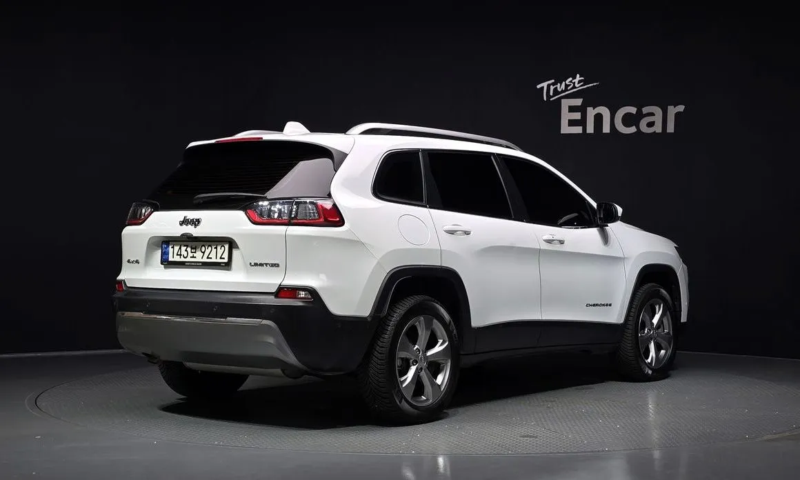 Jeep Cherokee — фото 5